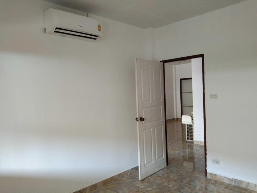 ทาวเฮ้าส์ชั้นเดียว 21 ตรว. หมู่บ้านโชติกา ซอย 5 ต.หนองกะขะ อ.พานทอง จ.ชลบุรี 4