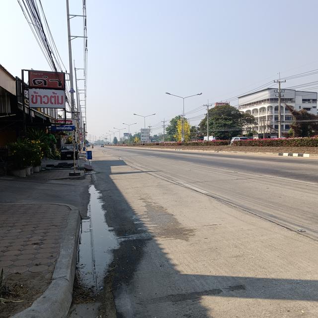 ที่ดินพร้อมตึกติดสี่แยกไฟแดง ติดถนน340 ด้านหน้าด้านหลังติดถนน 4