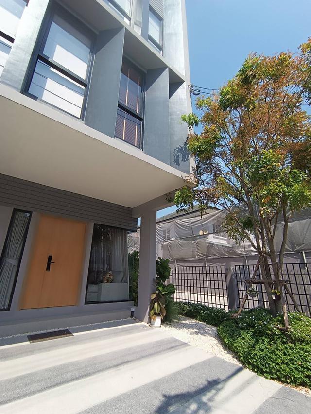 โปรแรงสุด! ทาวน์โฮม 3 ชั้น ใกล้ ม.เกษตร เริ่ม 7.48 ลบ ลด 3 แสน ฟรีแอร์+ครัว 2