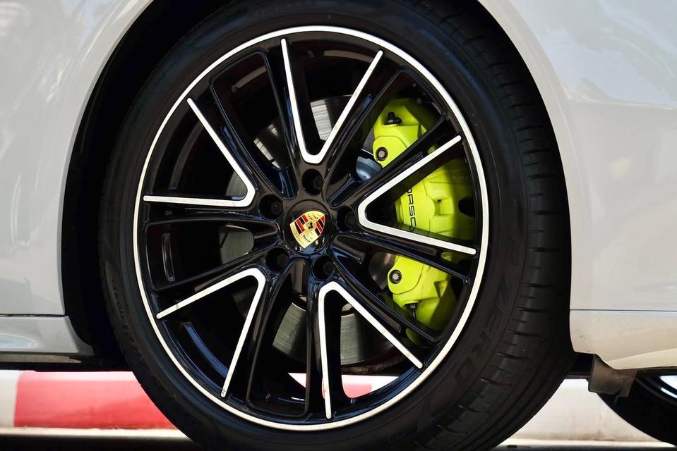 Porsche Panamera Sport Turismo 4 E-Hybrid รูปที่ 17