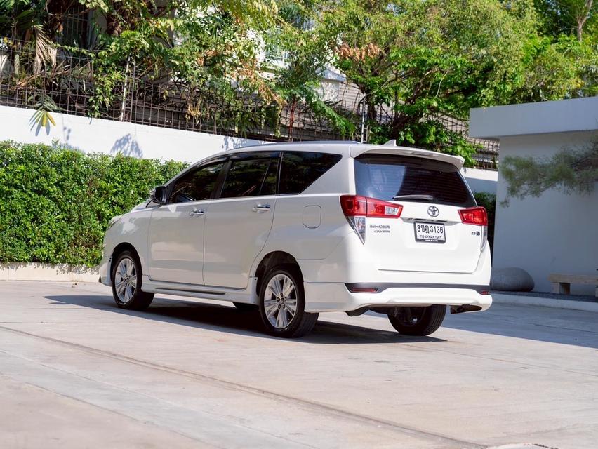 TOYOTA INNOVA 2.8 CRYSTA V WAGON มือสอง ปี 2017 รูปย่อยที่ 4