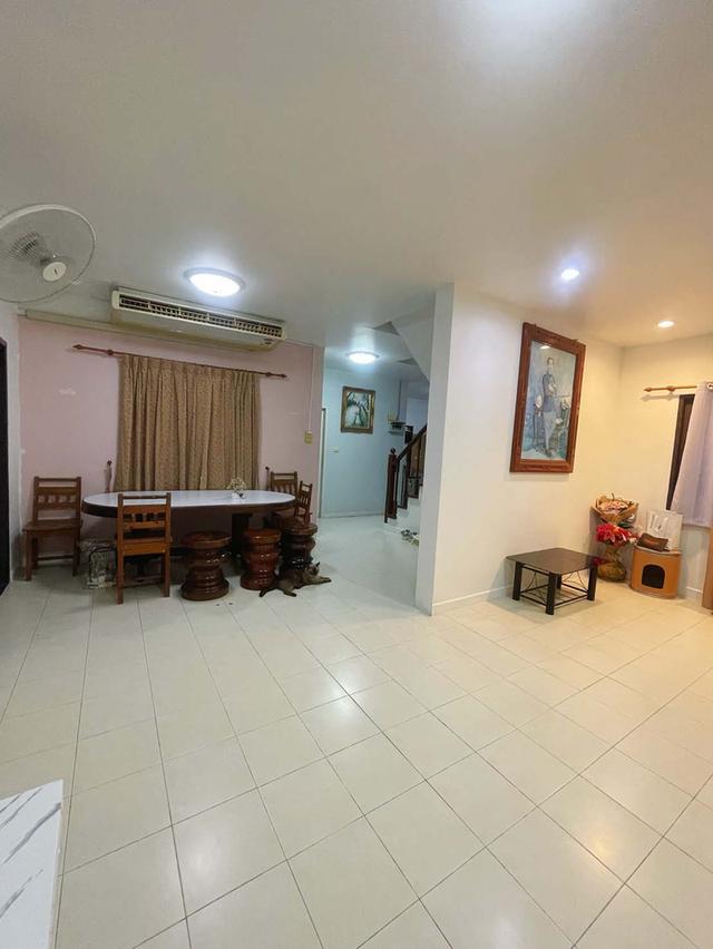 ให้เช่าบ้านหลังใหญ่ พื้นที่เยอะ @หมู่บ้านฟ้าปิยรมย์ คลอง 6 สภาพสวย ต่อเติมเต็ม พื้นที่สวนกว้าง พร้อมเข้าอยู่ได้เลยค่ะ!  พื้นที่: 40ตร.วา บ้านกว้างขวาง 2