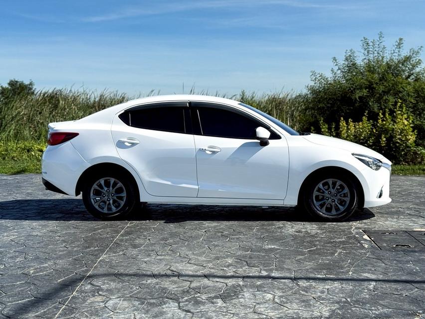 Mazda 2 1.3 High Plus 4 ประตู ปี 2018 สีขาวมุก มือเดียวป้ายแดง