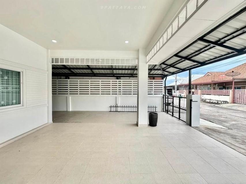 Brand-new modern pool villa for rent or sale near Mabprachan Lake, located on Soi Nern Plub Wan with convenient access to Siam Country Club Road. 5