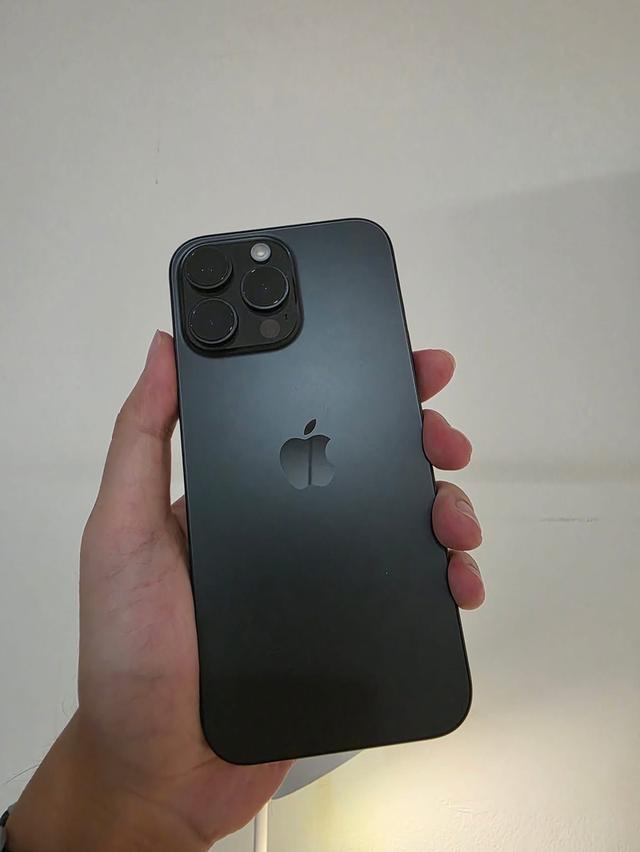 iPhone 16 pro max สี Black Titanium มือสอง 3