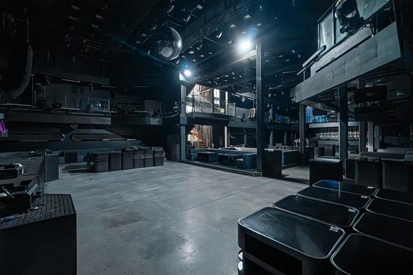 ปล่อยเช่า ผับ ไนต์คลับ (Nightclub) เซ้งอาคาร 3 ชั้น 2,100 ตรม. ทำเลใจกลางเอกมัย สามารถดำเนินธุรกิจต่อได้ทันที โทร 090-6360022 4