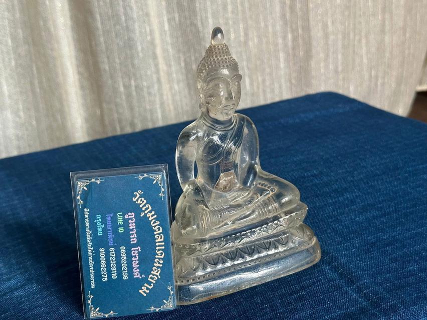 พระแก้วหล่อยุครัตนะ ปางมารวิชัย สีขาวใส หน้าตัก3.5นิ้ว สูง6.3นิัว สภาพสวยสมบูรณ์ บูชา4500B รูปย่อยที่ 2