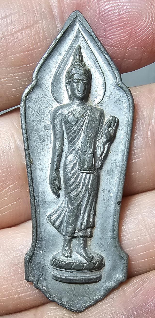 พระฉลอง 25 พุทธศตวรรษ เนื้อชิน มีเข็มนิยม ปี 2500