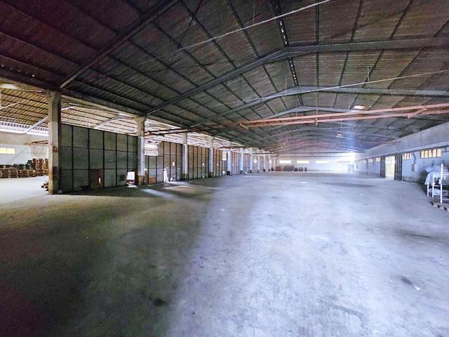 ตลาดทิพย์ พลาซ่า 1.4กม. ตลาดทุ่งครุ 3.2 กม. เทเลอร์ 18ล้อเข้าได้ ให้เช่าโกดัง 2,784 ตร.ม. 5 นอน 2 น้ำ 1 แอร์ ซ. สุขสวัสด 2