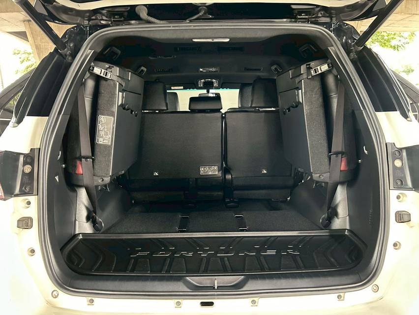 Toyota Fortuner 2.4 Legender 2WD AT ปี 2022 19