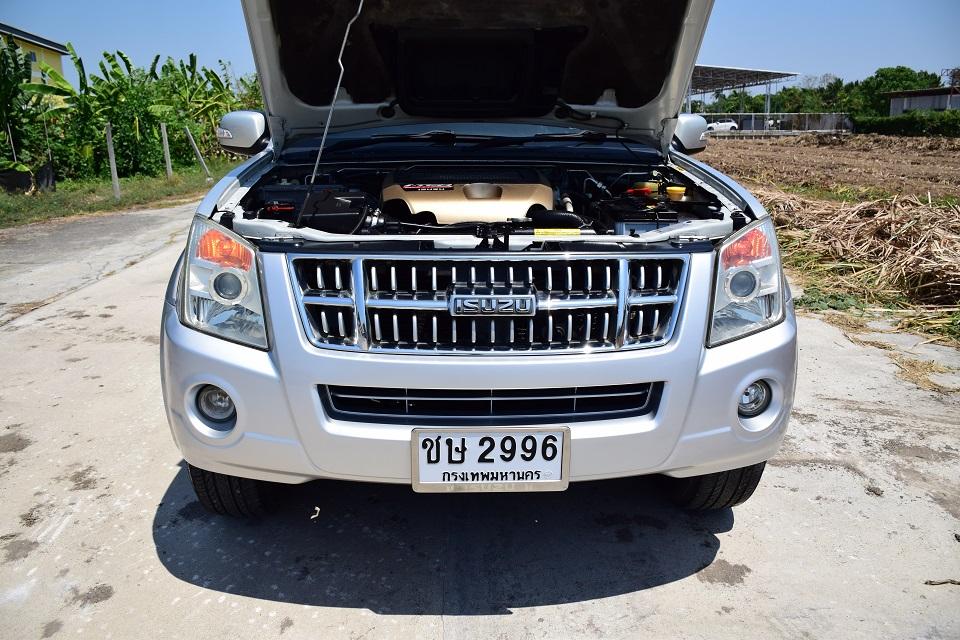 ขายรถครอบครัว ISUZU MU7 primo ตัวท็อป ปี2008 พร้อมใช้งานเกียร์ออโต้ 3.0VGS TURBO เบาะหนังแท้ 3ตอนแอร์หลังคา จอทัสกรีน จอกลางเครื่องนิ่มๆ โทร0957401229 รูปที่ 2