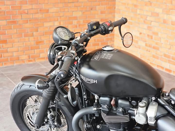 Triumph Bonneville Bobber 2019 6