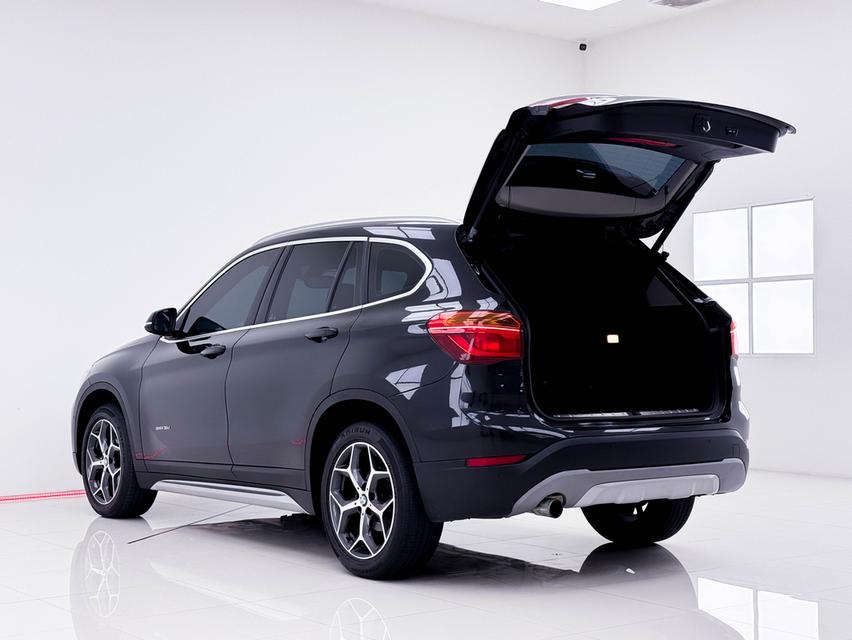 BMW X1 2.0 sDrive18d xLine F48 ปี2016 สีดำ รูปที่ 6