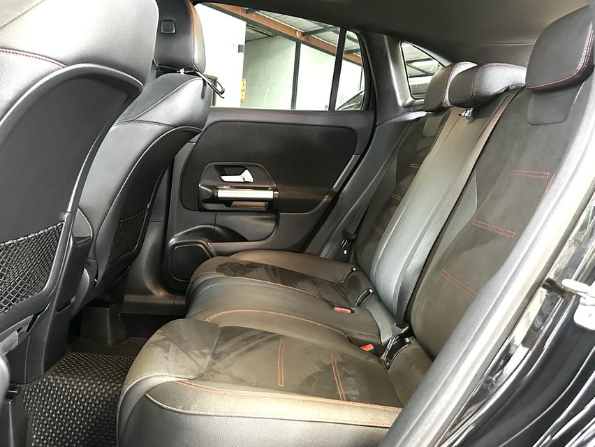 2023/24 MERCEDES BENZ GLA200 AMG พร้อมแพคเกจ MBSP ศูนย์ 17