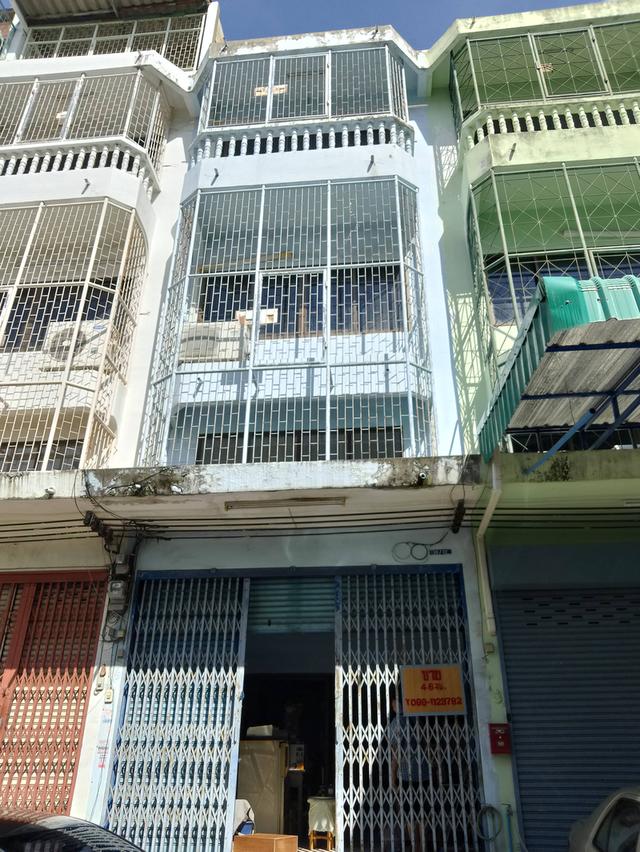 บ้านตึกสามชั้นเนื้อที21ตรว.ตกแต่งเสร็จ 1