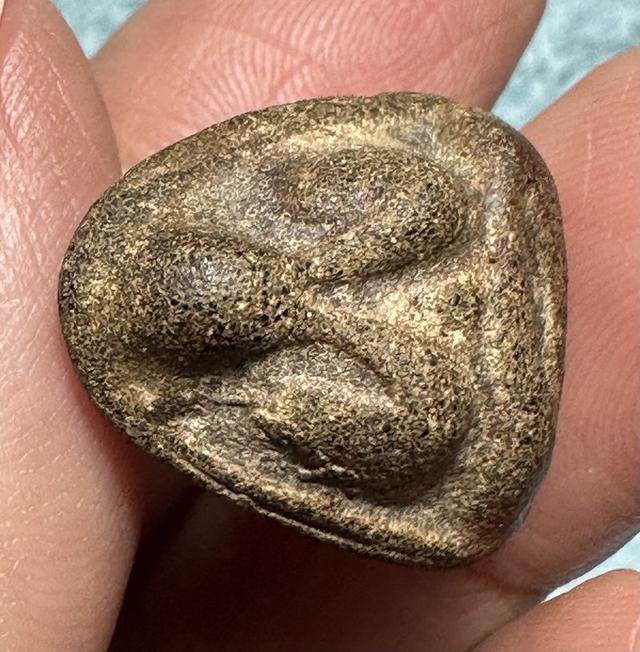 พระปิดตา เนื้อผงคลุกรัก เก่า ไม่ทราบที่ รูปย่อยที่ 4