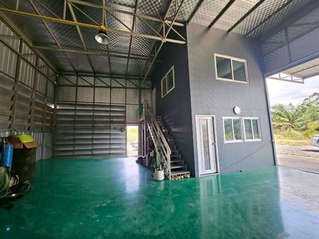 ขายที่ดินโกดังผังสีม่วงศรีราชาชลบุรี ขายที่ดินโกดังราคาถูกผังม่วงลาย เนื้อที่ 2-2-51ไร่โกดังขนาด 200 ตรม.