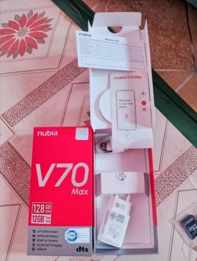 โทรศํพท์ทือ Nubia v70 max ถือมือ2