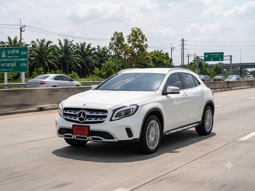 Mercedes Benz GLA200 Urban Cosmos 2020เครื่องยนต์เบนซิน 4 สูบ เทอร์โบ 1,600 ซีซี พละกำลังสูงสุด 156 แรงม้า เกียร์อัตโนมัติ 7G-DCT แบบ 7 สปีดู