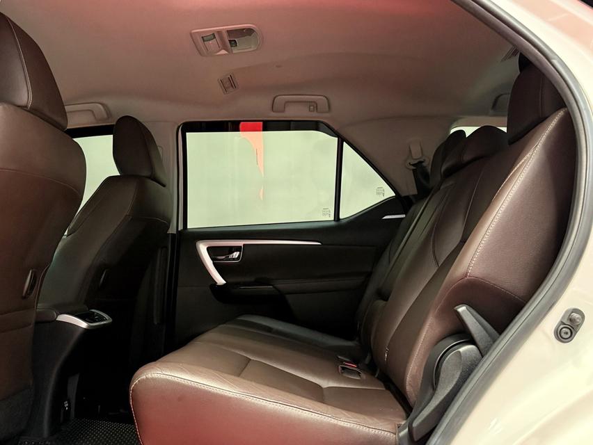2017 TOYOTA FORTUNER 2.8 V รถมือเดียวออกป้ายแดง รถวิ่งน้อย ประวัติศูนย์ครบ ไม่เคยมีอุบัติเหตุครับ 14