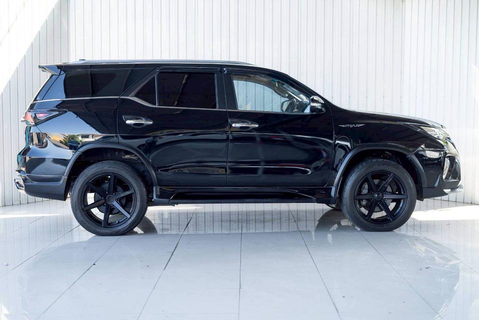 TOYOTA FORTUNER 2.8 V 4WD ปี 2016 สีดำ โฉม ปี15-ปัจจุบัน รูปที่ 4