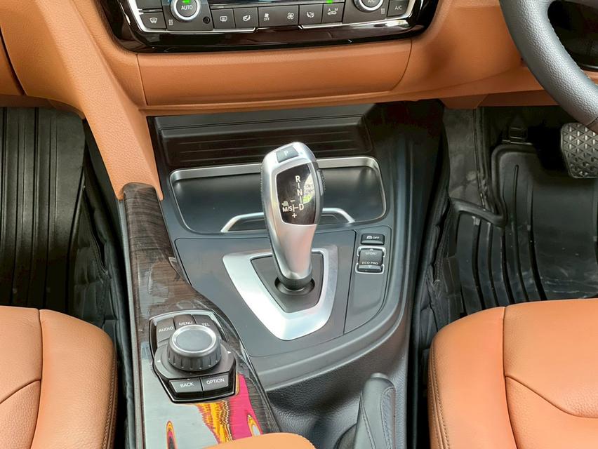 ปี 2016 BMW SERIES 3, 320d LUXURYโฉม F30 ปี12-20 สีดำ เกียร์ออโต้ เครื่องยนต์ดีเซล 12