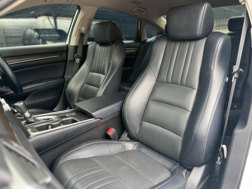 HONDA ACCORD G10   Sedan 4dr TURBO EL CVT FWD  1.5iTC Y19 สีขาว ออโต้  18