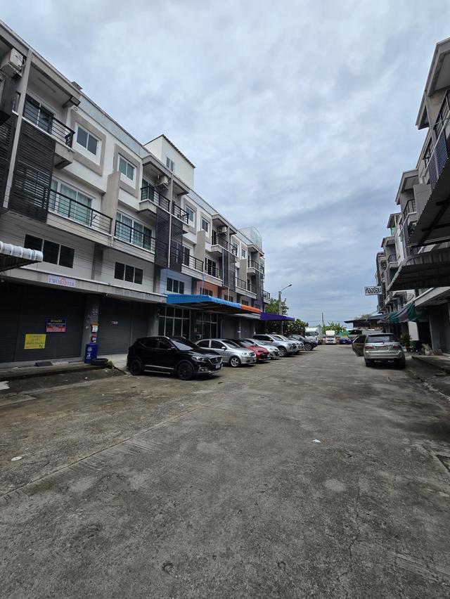 ขาย ตึกอาคาร 3 ชั้นครึ่ง วิเศษสุขนคร ประชาอุทิศ 90 เหมาะทำสำนักงาน สโตร์เก็บสินค้า พักอาศัย ทำเลดีใกล้โรงเรียน อยู่ในแหล่งชุมชน 2