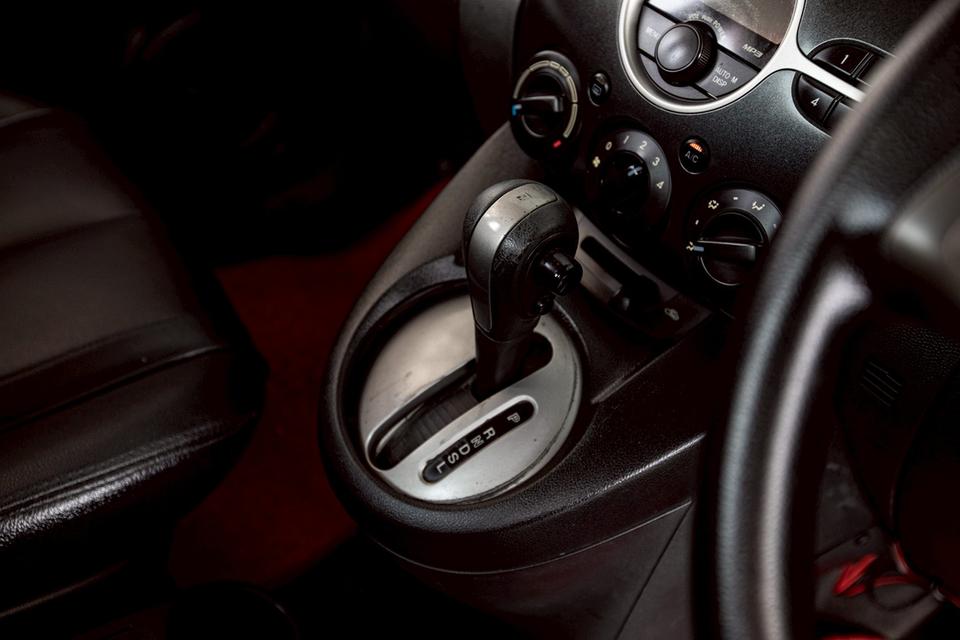 Mazda2 1.5 Spirit Sedan สีขาว ปี 2011  19