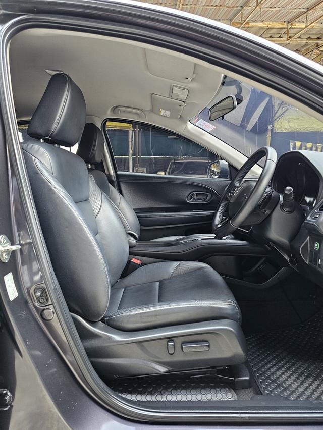 HONDA HR-V 1.8 E CVT ปี 16 AT 7