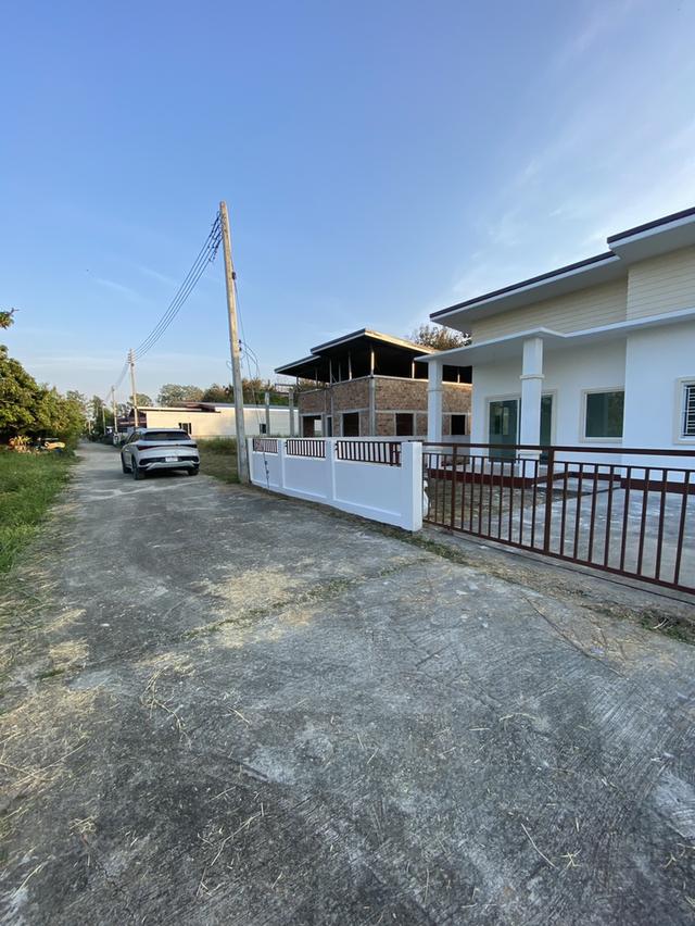 บ้านใหม่ชั้นเดียวเนื้อที่ 50 ตรว 3นอน 2น้ำ ครัว รับแขกกว้าง จอดรถ 2คัน ใกล้ถนนต้นยางแค่ 100เมตร 11