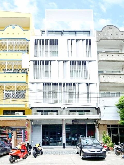 ขนาดใหญ่ 44 ตร.วา. 884 ตร.ม. 2คูหา อาคารโชว์รูม ให้เช่า 5.5ชั้น พร้อมทำธุรกิจ MRTไทรม้า 250ม. 2นอน 2น้ำ ใกล้รพ.พระนั่งเก 2