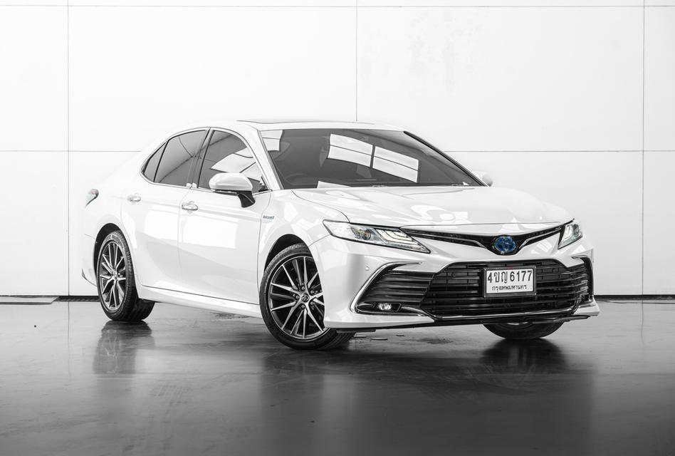 2023 TOYOTA CAMRY 2.5 HEV Premium สีขาว เลขไมล์แท้ 58590 กม.