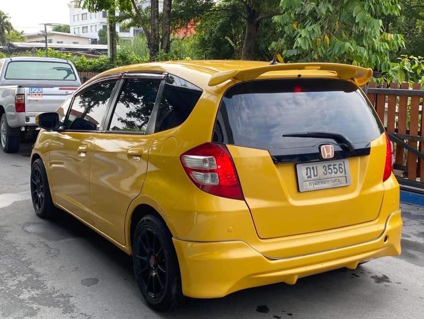 Honda Jazz สีเหลือง ปี 2010 4