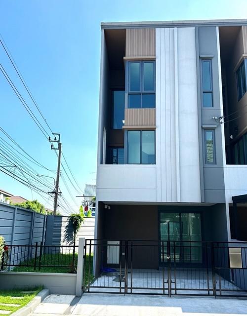 รถไฟฟ้าสายสีเขียว BTSคปอ. 700ม. เฟอร์ตรงปก! พหลโยธิน วิภาวดี ให้เช่า ทาวน์โฮม 3 ชั้น หลังริม 7-11 300 เมตร 3นอน 3น้ำ