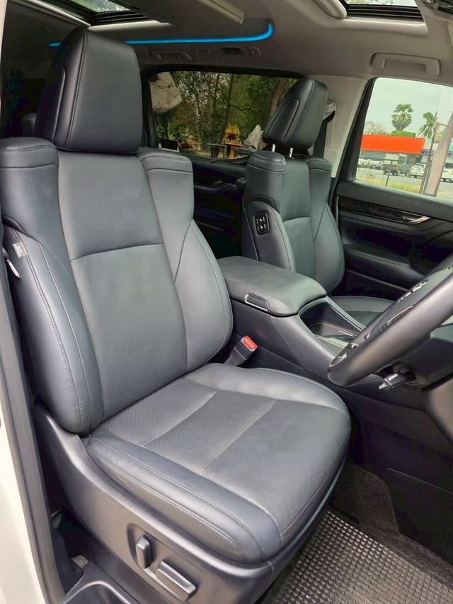 Toyota ALPHARD 2.5SC PACKAGE สีขาว ปี 2021 ไมล์ 50,000 กม. 8