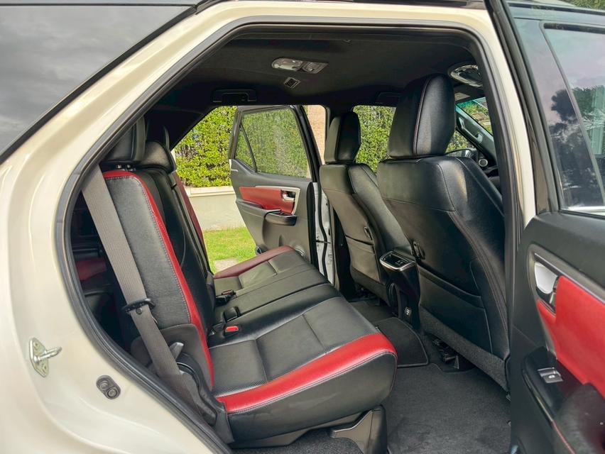 Toyota Fortuner Legender 2.4 ดีเซล รุ่นทอป ปี 2021 หลังคาดำ ออฟชั่นเต็ม ใช้งาน 3 หมื่นโล เจ้าของเดียว รูปที่ 13