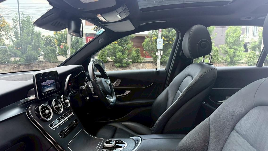 2016 BENZ GLC 250d 4 MATIC AMG DYNAMIC สีขาว เลขไมล์ 93,XXX KM รถสวย เซอร์วิสตามระยะ เปลี่ยนสันยาได้เยอะ รูปที่ 9