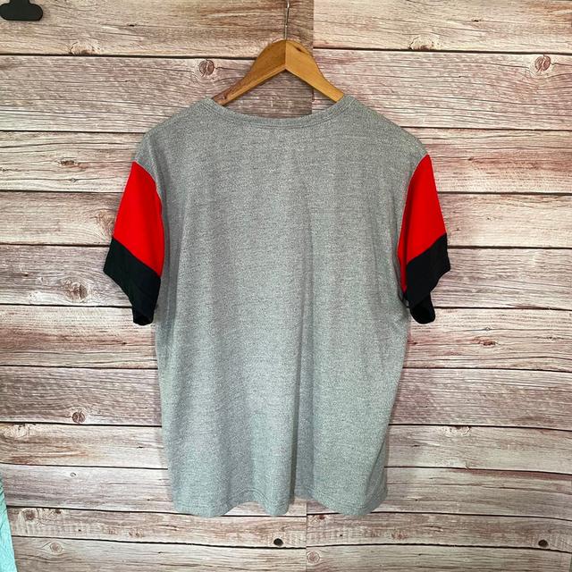 เสื้อกีฬาหญิงชายมือสอง รูปที่ 2