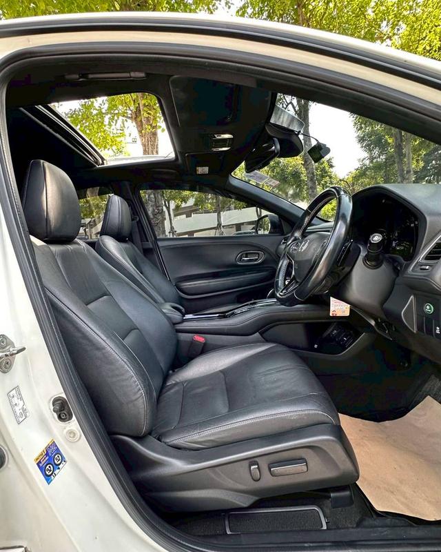 Honda HRV 1.8 RS เกียร์ Auto สีขาวมุก ตัว Top ปี 2019 (MNC) 9