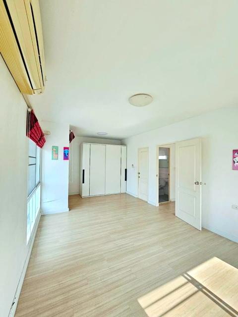 เลียบคลองสาม บิ๊กซี คลอง3 2.4กม. ถ.รังสิต-นครนายก ให้เช่าบ้านเดี่ยว 2 ชั้น 52ตร.ว. 202ตร.ม. ตลาดพระยาสมาน 1.9 กม. 6