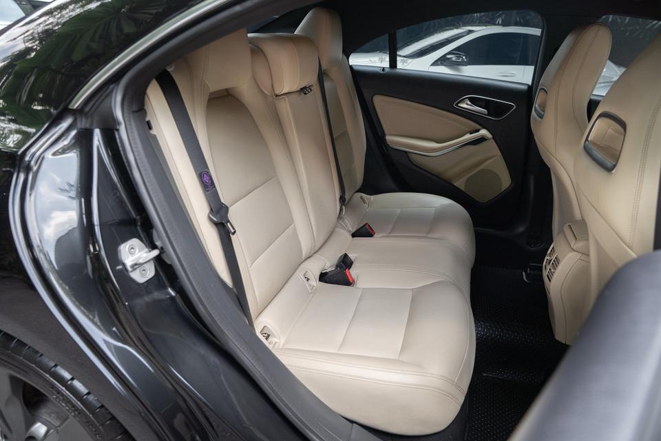 “Mercedes-Benz CLA200 Urban“ ปี 2016 6