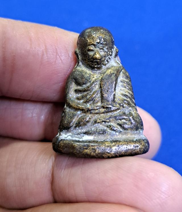 หลวงพ่อเงินรุ่นปืนแตกปี 2528