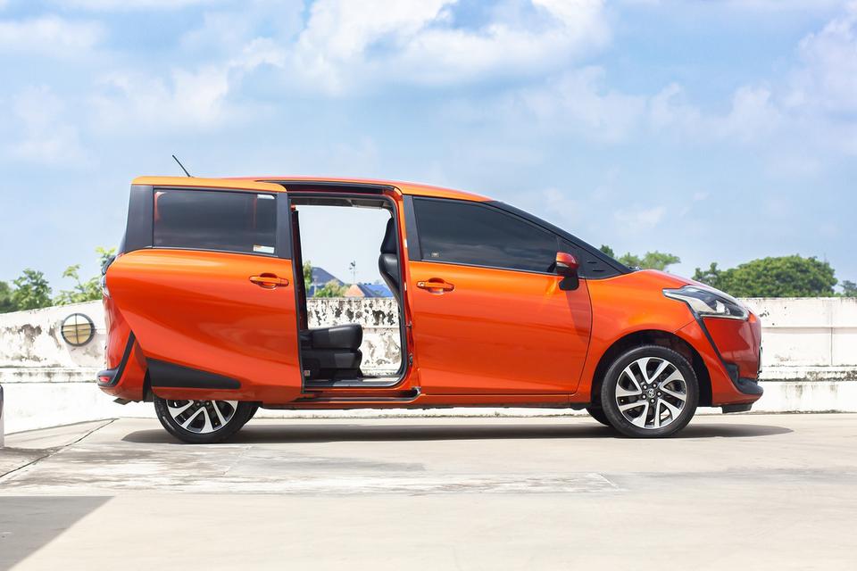 TOYOTA Sienta 1.5V ปี 2016  11