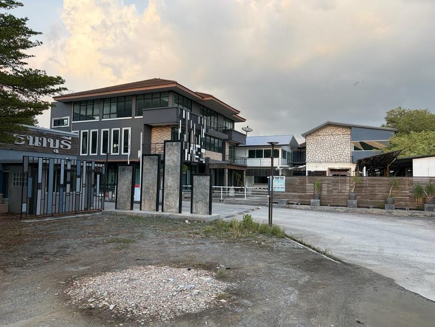 สำนักงาน สระว่ายน้ำ บ้าน 6