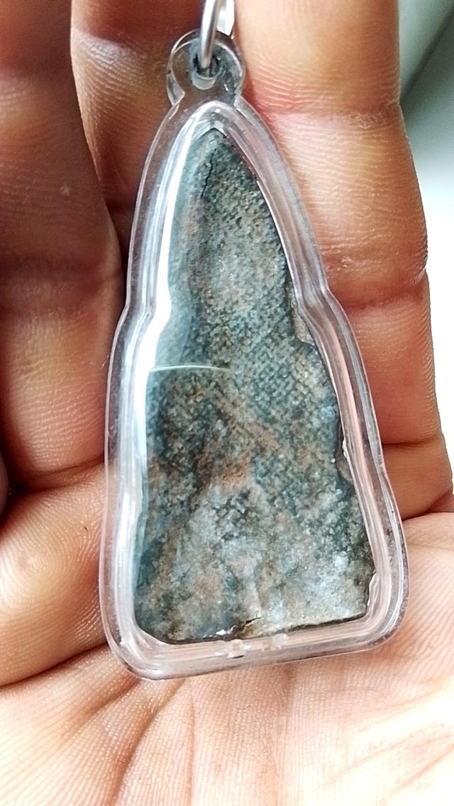 พระเครื่องยอดนิยมพระกุลพบุรีเหรียญนิยม 3