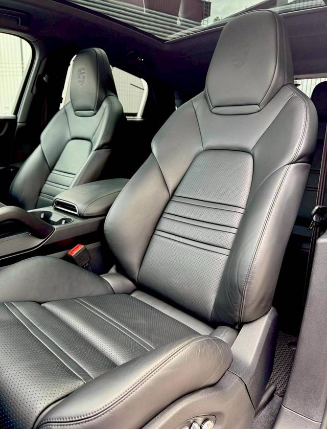 Cayenne Coupe E-Hybrid 11