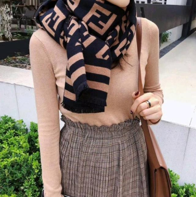ผ้าคลุมไหล่Fendi 2