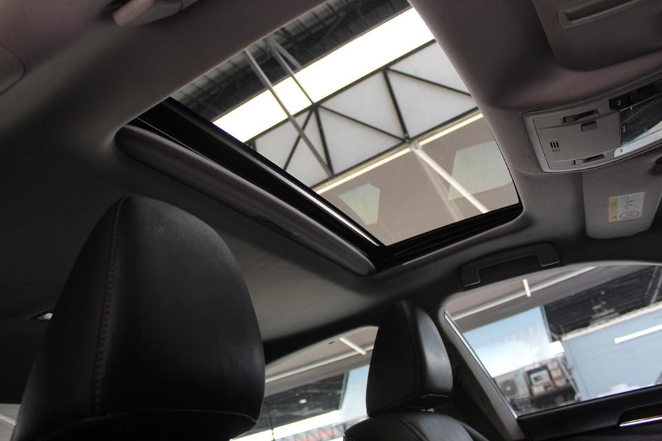 รหัสรถ JRS5482 Lexus ES300h ปี 2017 16