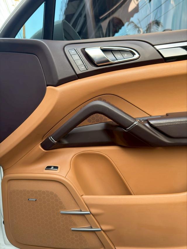 Porsche Cayenne s e-hybrid รูปที่ 8